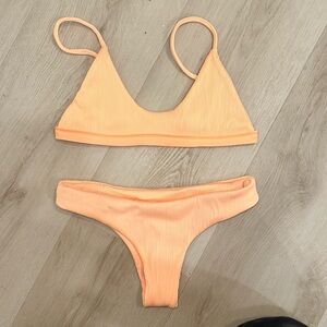 Kulani kinis top & bottom size small